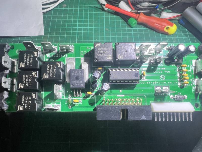 ec328_inside2.jpg ec328_inside2.jpg